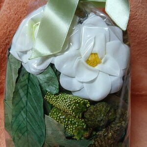 Avon Home Fragrance Collection Gardenia Blossoms Potpourri Never Used
